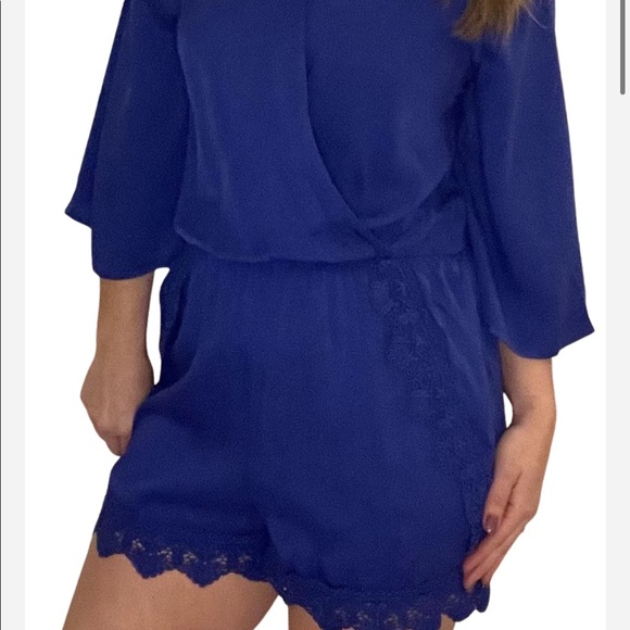 Cute, simple romper with lace detail (Blue) - Picture 3 of 5